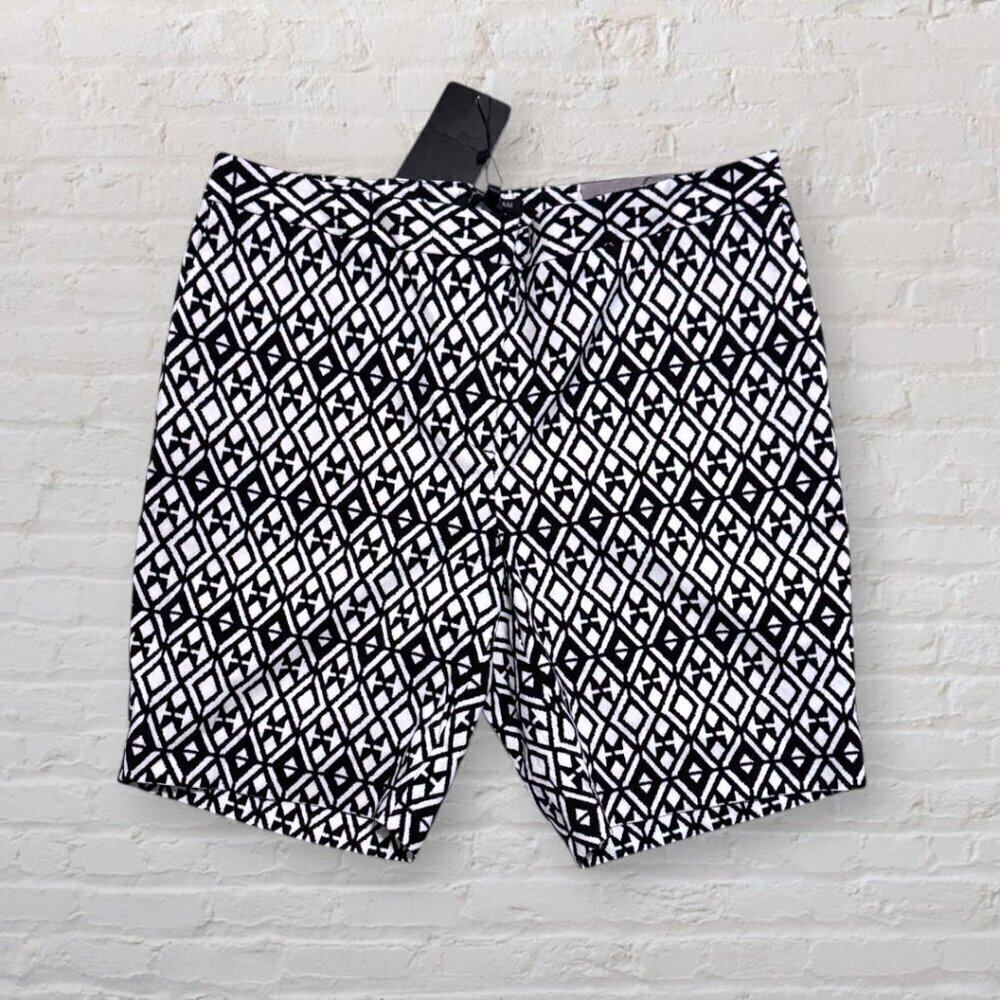 NWT MARIO SERRANI Black White Comfort Ikat Print Stretch Tummy Control Shorts 14